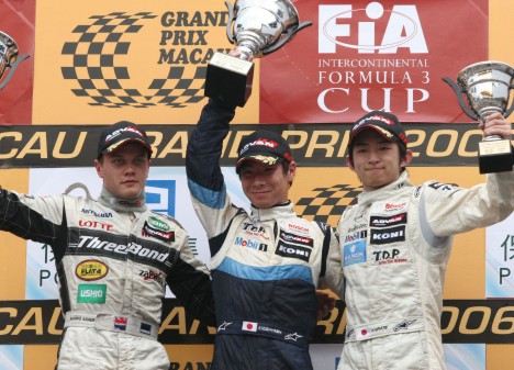 Podiet med Marko Asmer (tv.) vinderen Kobayashi og Kohei Hirate (th.)